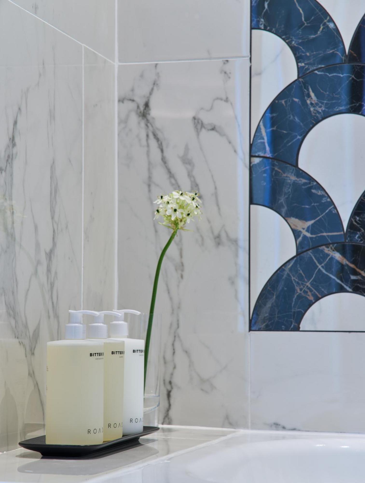 Deluxe Room,1566932939:JPEG